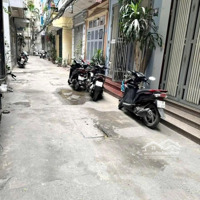 Bán Nhà Ngã 3 Hào Nam - Hoàng Cầu Nhà Ngõ Nông- Hai Mặt Thoáng- Sân Để 10 Xe- Nhà Xây Tâm Huyết Đẹp