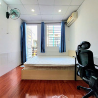 Phòng Ban Công 30M2 Fullnt Vị Trí Trung Tâm Giáp Q1 Gần Ngay Phan Xích Long