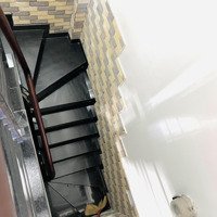 Cho Thuê Phòng Ngay Trung Tâm Quận 1 Có Cửa Sổ, Ban Công Thoáng Mát, Sạch Sẽ