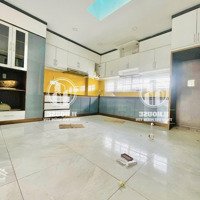 Cực Hiếm! Nhà 5 Phòng Ngủ 3 Tầng Hẻm Xe Hơi Cộng Hoà - Giá Chỉ 25 Triệuiệu, Tân Bình
