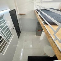 Căn Hộ Giếng Trời Cửa Sổ Hành Lang Ngay Cộng Hòa, P. 13, Tân Bình. Giá 4.1 Triệu/Tháng