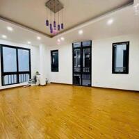 Bán nhà ngõ 1150 Đường Láng, Đống Đa, 45m2, mặt tiền 6m, LÔ GÓC- Ô TÔ vào nhà, 14.9 tỷ
