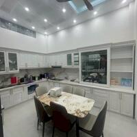 NHÀ ĐẸP PHÂN LÔ KINH DOANH NGÕ Ô TÔ CHÁNH ngọc Lâm 48m2,X 5 tầng, mặt tiền 4.5m, 14 tỷ Long Biên.