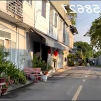 Chính chủ cần bán nhà trung tâm Hóc Môn - đường xe hơi đậu cửa - DT 900m2 - giá đầu tư