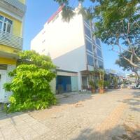 Cho thuê lô đất 300m2 – 3 Mặt tiền Nguyễn Tất Thành – Vị trí siêu VIP
