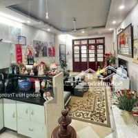 Bán Nhà Kim Giangdiện Tích55M2 4 Tầng Giá Bán 10 Tỷ - Ô Tô Vào Nhà - Sát Phố Liên Hệ: 0985342385 E Trường