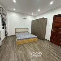 Siêu Phẩm Gia Quất, 5 Tầng Mới Đẹp. Ô Tô Đỗ Cửa, Chủ Nhà Cần Bán Nhanh