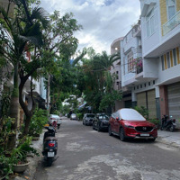 Bàn Gấp Căn Nhà 3 Tầng Đẹp Mặt Tiền Lữ Gia, Cách Biển Quy Nhơn 500M, Hướng Đông Nam Mát Mẻ Sinh Khí