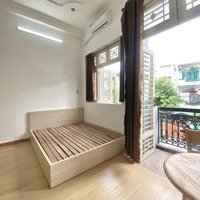 Phòng Ban Công Ngay Phan Xích Long, Full Nội Thất, Oto Đưa Đón Tận Nơi