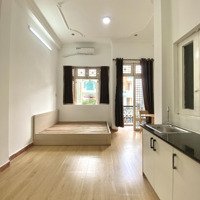 Phòng Ban Công Ngay Phan Xích Long, Full Nội Thất, Oto Đưa Đón Tận Nơi