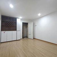 Bán Nhà Tập Thể Nghĩa Tân, Cầu Giấy 2 Phòng Ngủ 2 Vệ Sinhsẵn Sổ Đẹp, Chỉ Nhỉnh 3 Tỷ