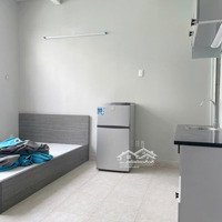 Phòng Cửa Sổ Lớn Mới Sơn Sửa Set Up Thêm Nội Thất Gần Ngã Tư Phú Nhuận