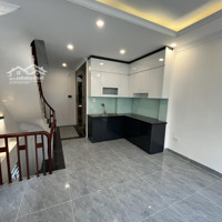 Bán Nhà Giang Biên 38M2 Xây Mới 6 Tầng Thang Máy Gara Oto Full Nội Thất Chỉ 7.5 Tỷ Cực Hiếm