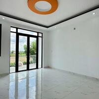 Nhà thiết kế hiện đại 5x35 có sân đậu ô tô ngay chợ Trung Thành SHR.