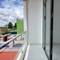 Nhà thiết kế hiện đại 5x35 có sân đậu ô tô ngay chợ Trung Thành SHR.