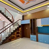 Nhà thiết kế hiện đại 5x35 có sân đậu ô tô ngay chợ Trung Thành SHR.
