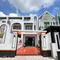 Nhà thiết kế hiện đại 5x35 có sân đậu ô tô ngay chợ Trung Thành SHR.