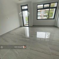 Văn Phòng Trệt + 1 Lầudiện Tích5 X20M,Đường Số 7,Thang Máy,Máy Lạnh,Hầm Xe,Vị Trí Đẹp Vạn Phúc City.