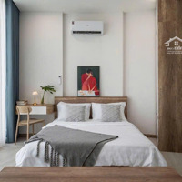 Cho Thuê Chdv 45M2 Ban Công Rộng Gần Sân Bay, E. Town, Cộng Hòa Full Nội Thất, Đường Dễ Di Chuyển