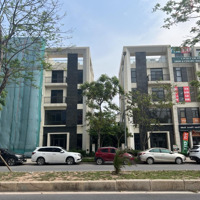 Chính Chủ Gửi Bán Nhanh Căn Liền Kề Kinh Doanh Tốt . Đối Diện Là Chung Cư Cao Cấp, Đông Đúc.