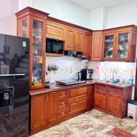 Cho thuê nhà ngõ 200 Vĩnh Hưng, 5 tầng x 42 m2, 3 ngủ khép kín, 12.5 Triệu