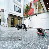 Bán Nhà Trung Tâm Phố Lê Lợi,Sân Rộng 100M2, Cây Ăn Quả, Bồn Cây, Bể Cá Koi Ngoài Trời
