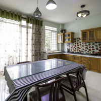 Cần Bán Gấp Nhà Phố 100M2, 3 Lầu, Nhà Vị Trí Đẹp, Thoáng Sổ Hồng Giá Chỉ 16 Tỷ.lh A.hiền 0937777279