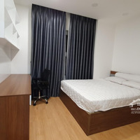 Gia Đình Cho Thuê Căn Góc Cc Central Plaza 91 Pvh Q.tb.diện Tích100M2 3P, 2 Vệ Sinh Giá Bán 13, 5 Triệu. Liên Hệ: 0775957849