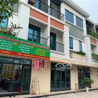 Bán Nhà Phố 1 Trệt, 2 Lầu Hoàn Công Đầy Đủ Trong Khu Compound