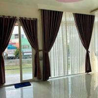CHỦ GIẢM 2 TỶ . Bán nhà lầu MT bờ hồ Huỳnh Cương .