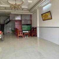 CHỦ GIẢM 2 TỶ . Bán nhà lầu MT bờ hồ Huỳnh Cương .