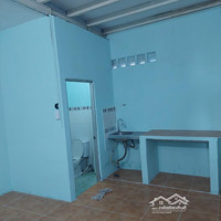 Cho Thuê Phòng, Hẻm Xe Hơi Nguyễn Hữu Cảnh, P22, Q. Bình Thạnh, 1 Trệt 1 Lầu Sân Thượng. Giá 4 Triệu
