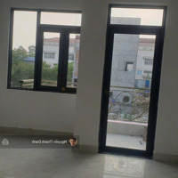 Nhà Ngộp Bán Gấp 66M2 .1 Trệt, 2 Lầu. Giá Bán 2,6Tỷ. Cách Đường Phan Đình Giót 100M. Gần Chợ Thành Nam.