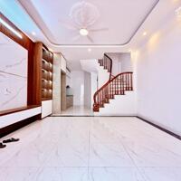 Bán Nhà Ngõ 206 Cổ Linh, Long Biên 33m2, 5T chỉ 5 tỷ (cách ô tô đỗ 25m)