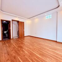 Bán Nhà Ngõ 206 Cổ Linh, Long Biên 33m2, 5T chỉ 5 tỷ (cách ô tô đỗ 25m)