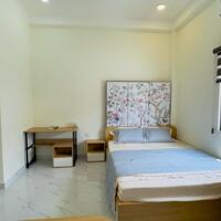 Cho thuê căn hộ full nội thất, cửa sổ trời, hẻm lớn gần SVD Phú Thọ, toà nhà Viettel, cầu Ba Tháng Hai