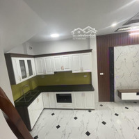 Bán Gấp Nhà Gia Quất , Long Biên 32M2, 5Tầng , Nhà Mới , Full Nội Thất - Giá Nhỉnh 4 Tỷ