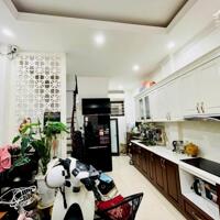 Bán nhà Lạc Long Quân Cầu Giấy gần ô tô ngõ thông 35m2 5T MT 4m dân xây đủ đồ ở luôn 7.5 tỷ