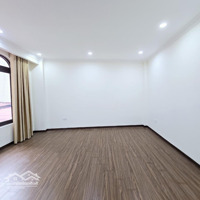 Bán Nhà 5 Tầng 35M2 Đẹp Long Biên Gần Aeon Nhỉnh 5 Tỷ, Mới ,Gần Aeo,Phố Trạm,Mt4.5M ,Hiếm