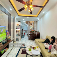 Bán Nhà Quan Nhân 36M2 5 Tầng - Gần Hồ - Gần Phố Giá Bán 7.7 Tỷ Liên Hệ: 0985342385 E Trường