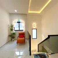 Quận 7 - Nhộn Nhịp Nhất Khu Vực - Cách Quận 4 Đúng 1 Cây Cầu - 6 Phút Về Quận 1