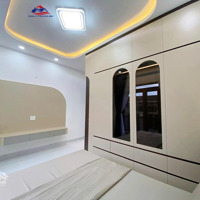 Quận 7 - Nhộn Nhịp Nhất Khu Vực - Cách Quận 4 Đúng 1 Cây Cầu - 6 Phút Về Quận 1