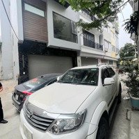 Siêu Phẩm Long Biên, Gara 2 Ô Tô, Trước Nhà Ô Tô Tránh, Thiết Kế Hiện Đại, Sang Trọng