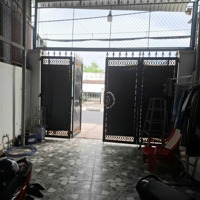 Sân Để Xe Hơi 5X20M - Bán Nhà Mặt Tiền Hóc Môn - Lê Thị Hồng Gấm Giá Bán 4 Tỷ 8