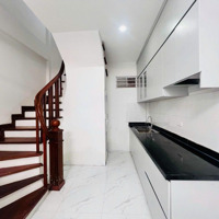 Bán Nhà Cầu Giấy, Ngõ Nông Rộng, Gần Nhiều Trường Đại Học Lớn 35M2, 5 Tầng Đẹp Long Lanh, Ở Ngay
