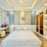 Chính Chủ Bán Nhà Cầu Giấy 40M-5 Tầng -Ngõ Nông , Căn Góc Sát Phố- Ô Tô Đỗ - Cạnh Công Viên