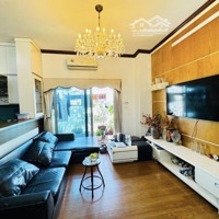 Chính Chủ Bán Nhà Cầu Giấy 40M-5 Tầng -Ngõ Nông , Căn Góc Sát Phố- Ô Tô Đỗ - Cạnh Công Viên