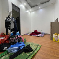 Bán Nhà Dịch Vọng Cầu Giấy - 1 Nhà Ra Phố - Trước Nhà Rộng Thoáng - 50M2 Giá Bán 8.9 Tỷ - Sát Công Viên