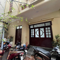 Bán Nhà Dịch Vọng Cầu Giấy - 1 Nhà Ra Phố - Trước Nhà Rộng Thoáng - 50M2 Giá Bán 8.9 Tỷ - Sát Công Viên