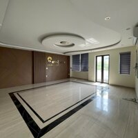 Cho thuê nhà mặt đường Hồ Sen siêu đẹp có thang máy